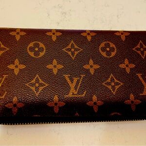 Louis Vuitton Zippy Wallet